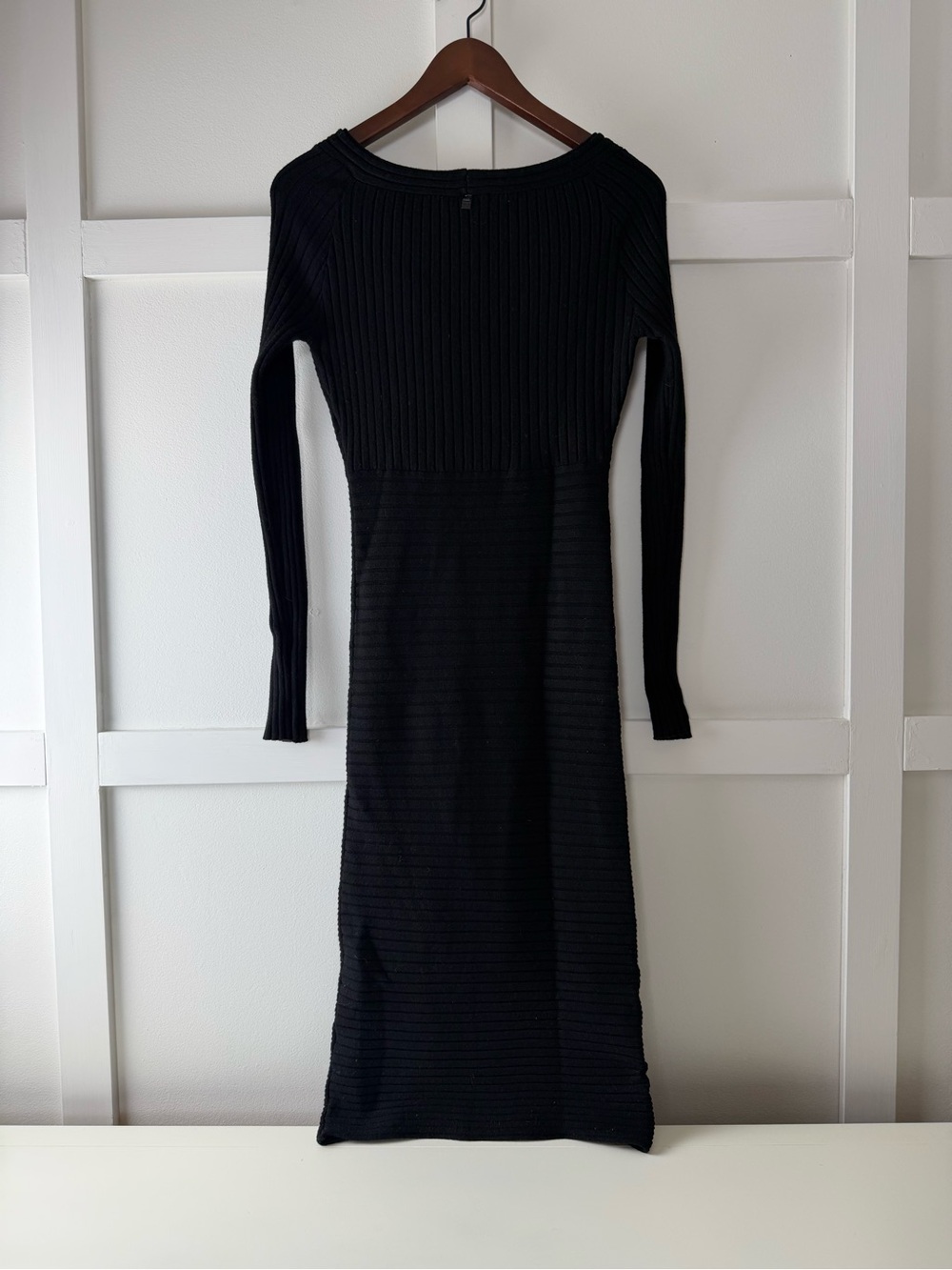 RUDSAK Black Ribbed Long-Sleeve Midi Dress